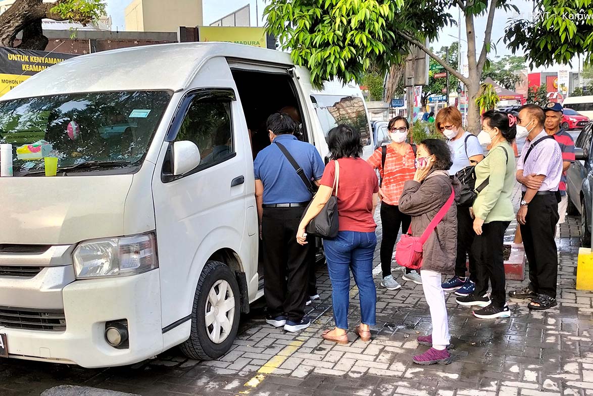 Sewa Toyota Hiace Banjarsari