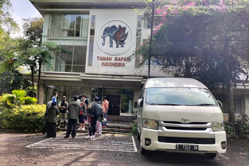 Sewa Toyota Hiace Bondongan