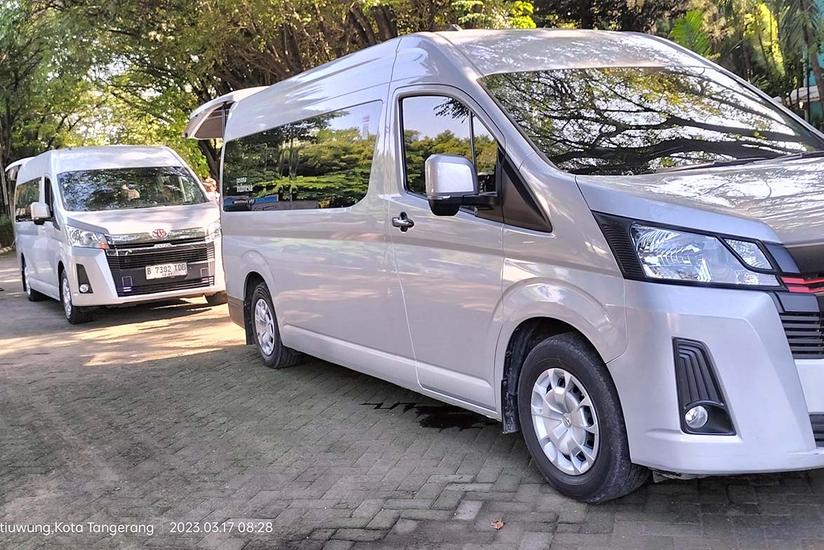 Sewa Toyota Hiace Tegallega