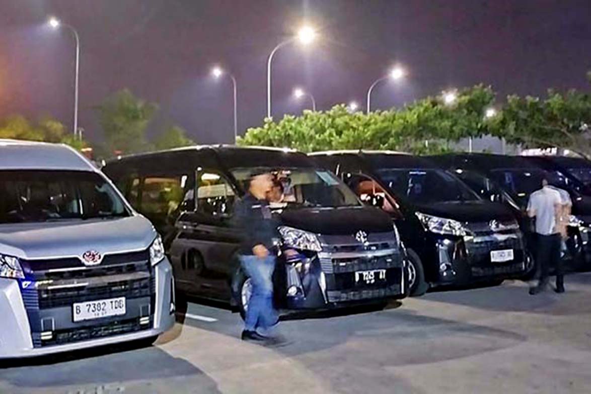 Sewa Toyota Hiace Cibuluh