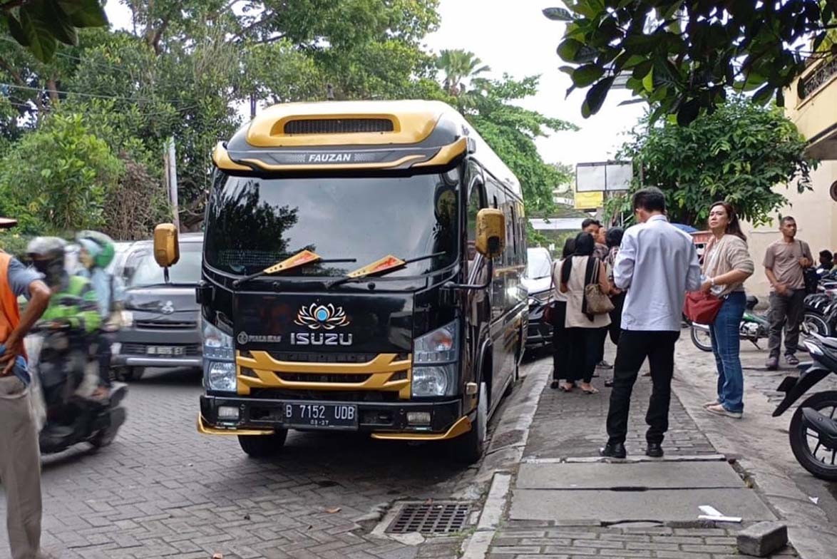 Sewa Toyota Hiace Bojongkerta