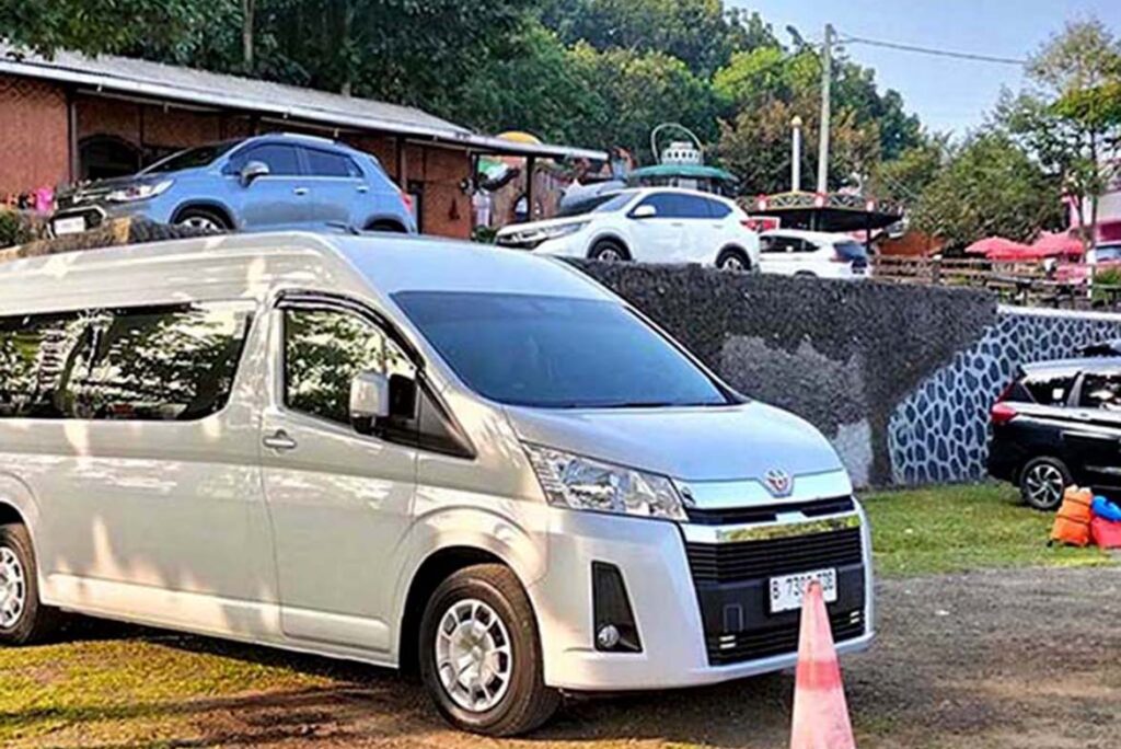 Sewa Travel Hiace Bogor