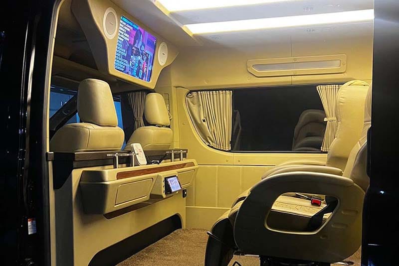 Sewa Hiace Luxury Bekasi
